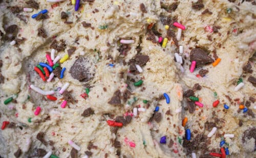 食用饼干面团的照片