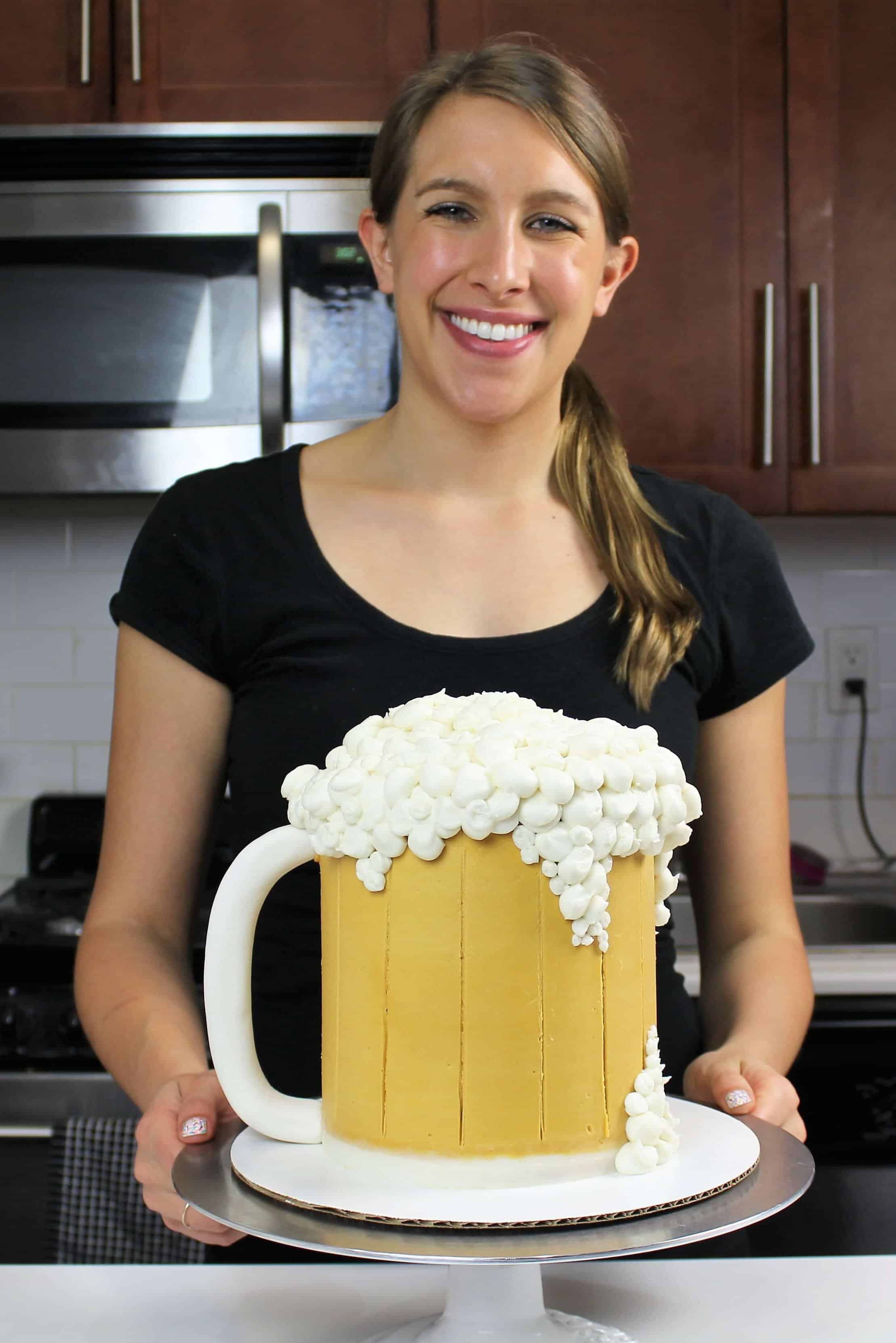 Chelsey白色与异丙醇啤酒杯子蛋糕