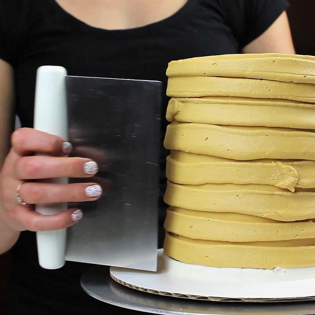 平滑的啤酒杯子蛋糕