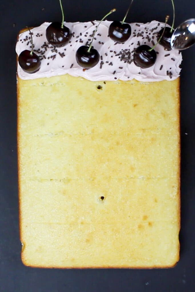 添加樱桃巧克力洒