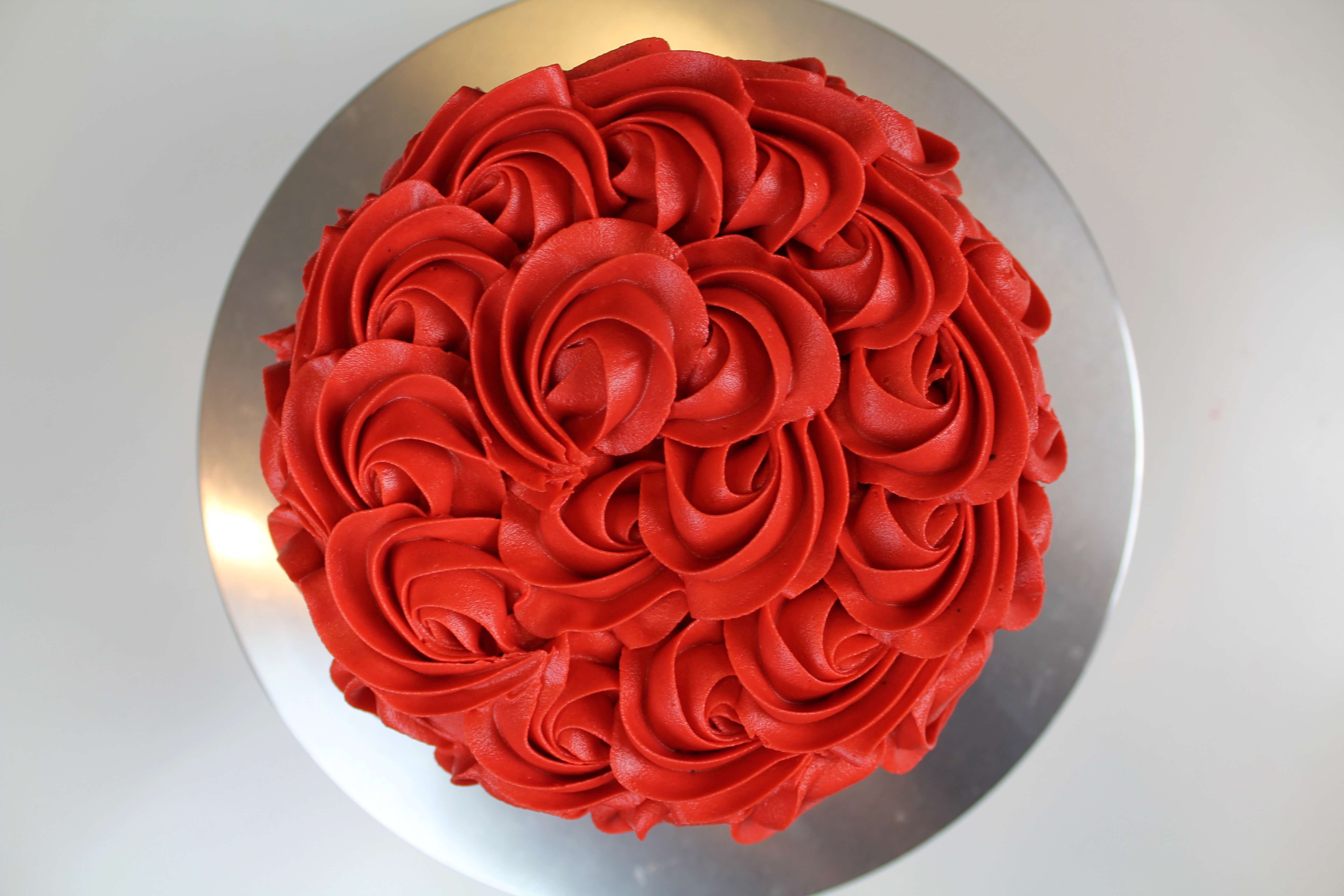 红玫瑰奶油蛋糕