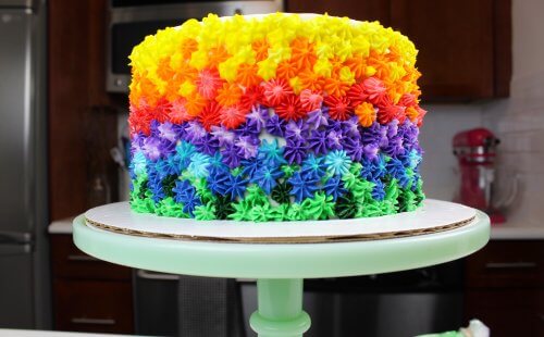 丰富多彩的奶油蛋糕的图片