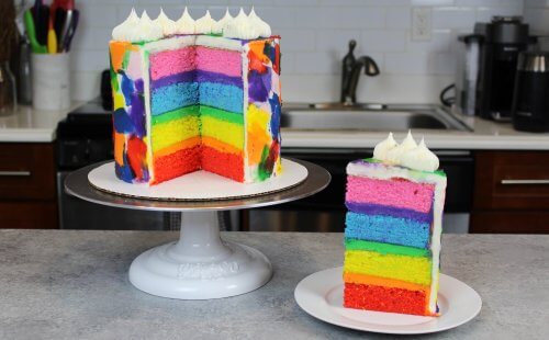 彩虹层蛋糕配方，用4滤饼层制成