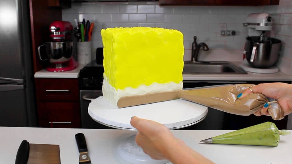 在这蛋糕上添加海绵宝宝裤子