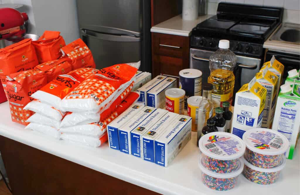 成分的照片制作4个分层的婚礼蛋糕