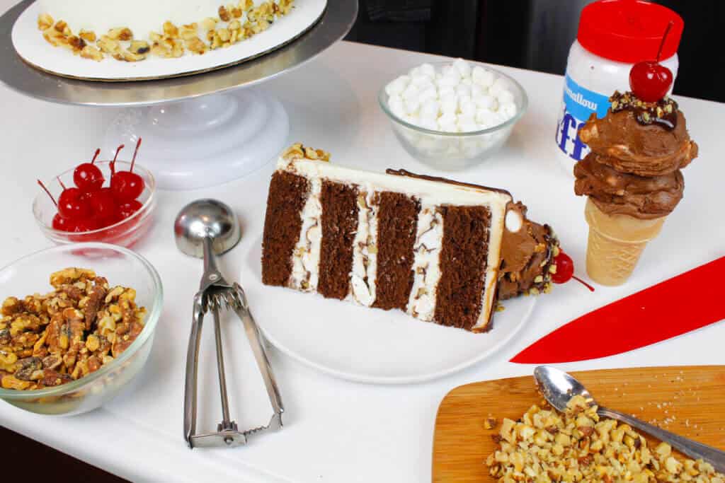 巨大的蛋糕片，上演着饼馅