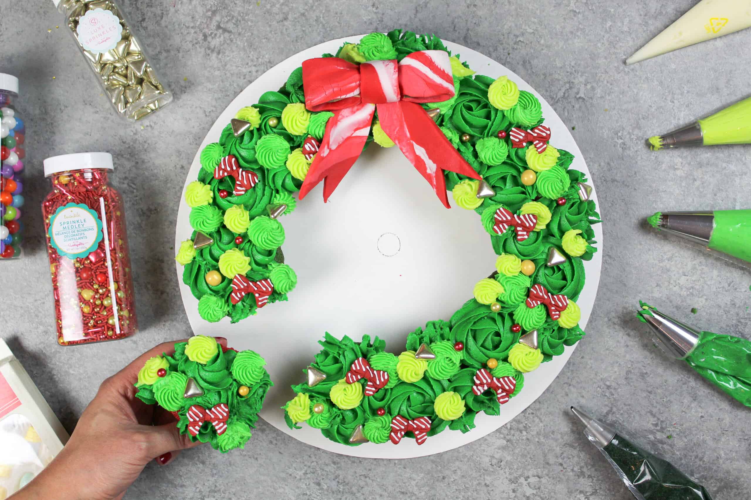 拉扯杯形蛋糕花圈的图象