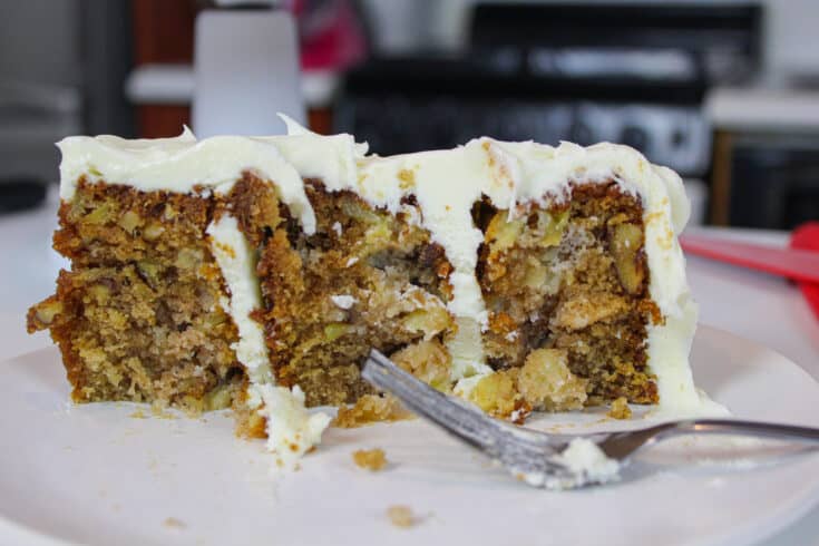 Eubank家庭苹果蛋糕切片的图像