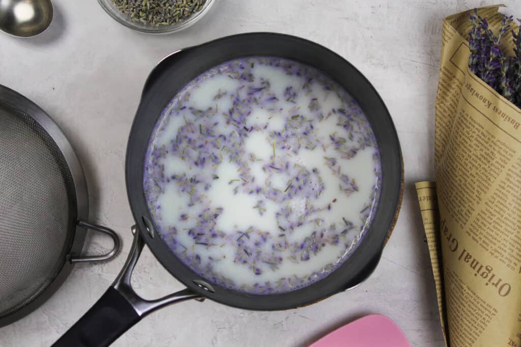 薰衣草的牛奶让薰衣草奶油乳酪