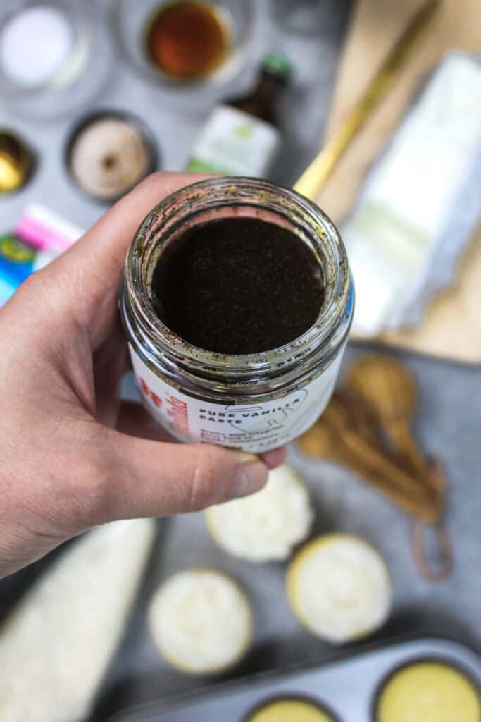 图像的香草豆糊用于素食奶油乳酪配方