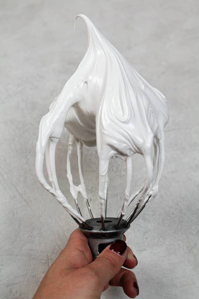 酥皮的形象在瑞士蛋白搅蛋器结霜