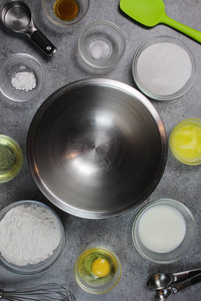 制作一个4英寸香草蛋糕的配料图