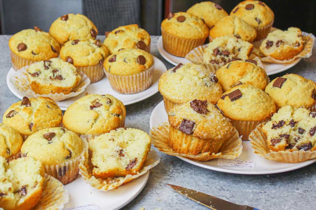 由chelsweets公司制作的几批巧克力松饼的配方测试照片betway必威88登录