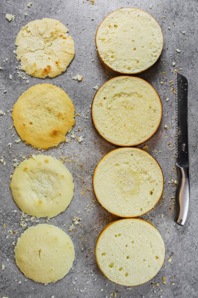 蛋糕层烤过头了，搅拌过度了，没烤好，面粉太多了