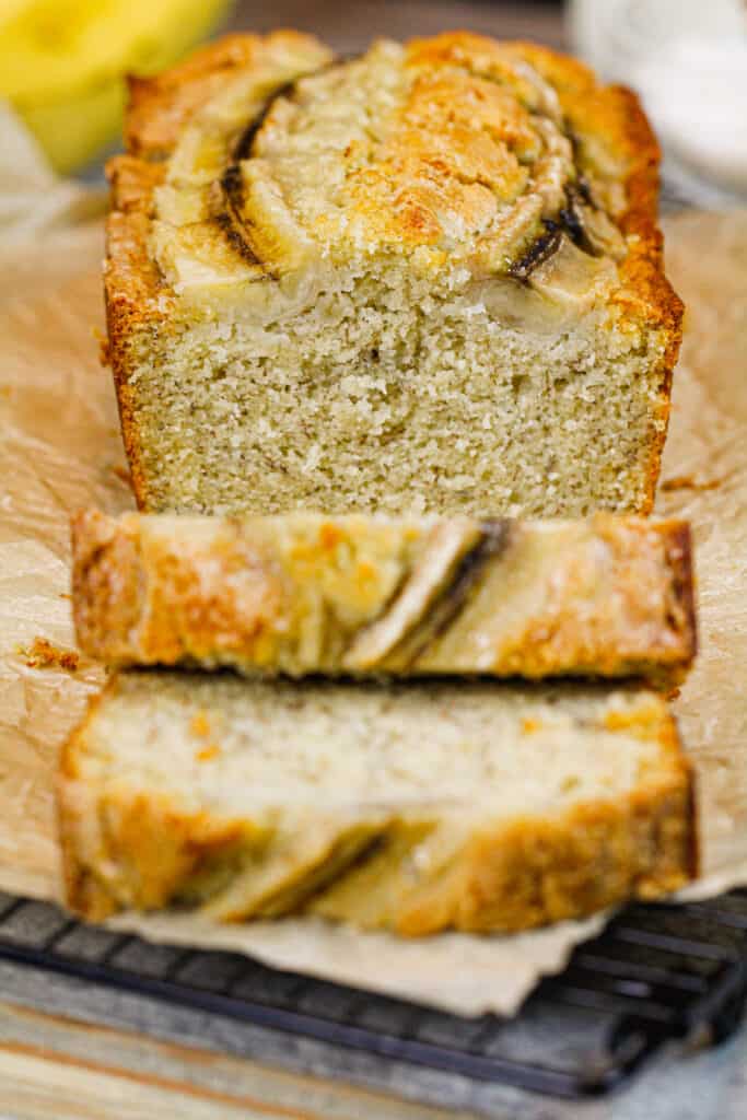 图像of banana bread loaf sliced open