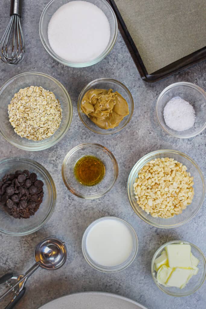 制作无麸质燕麦饼干的配料图片