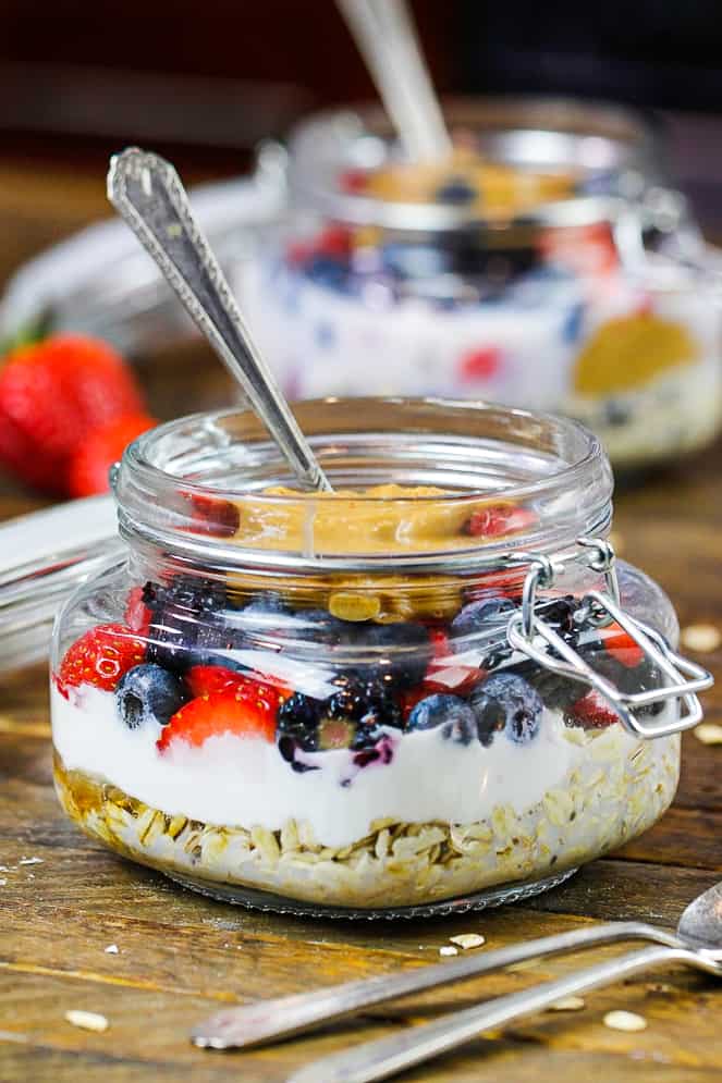 没有蛋白质粉的蛋白质过夜燕麦的图像