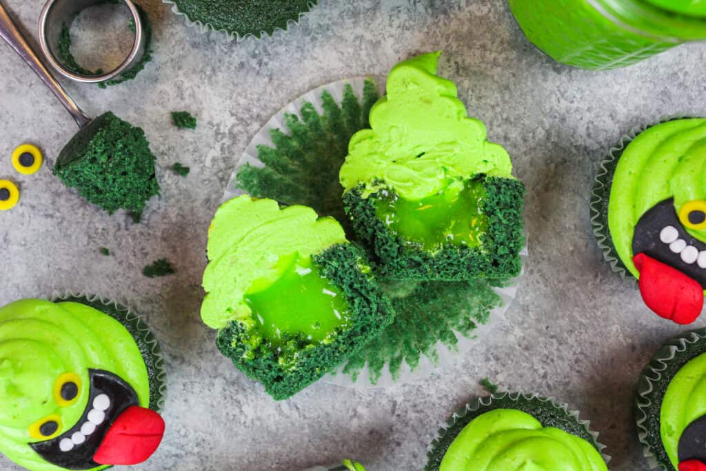 Ghostbuster纸杯蛋糕的图像，充满了石灰凝乳，看起来像外质