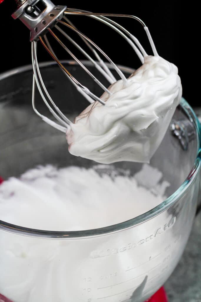 法国的形象在搅拌可以制成巧克力酥皮马卡龙