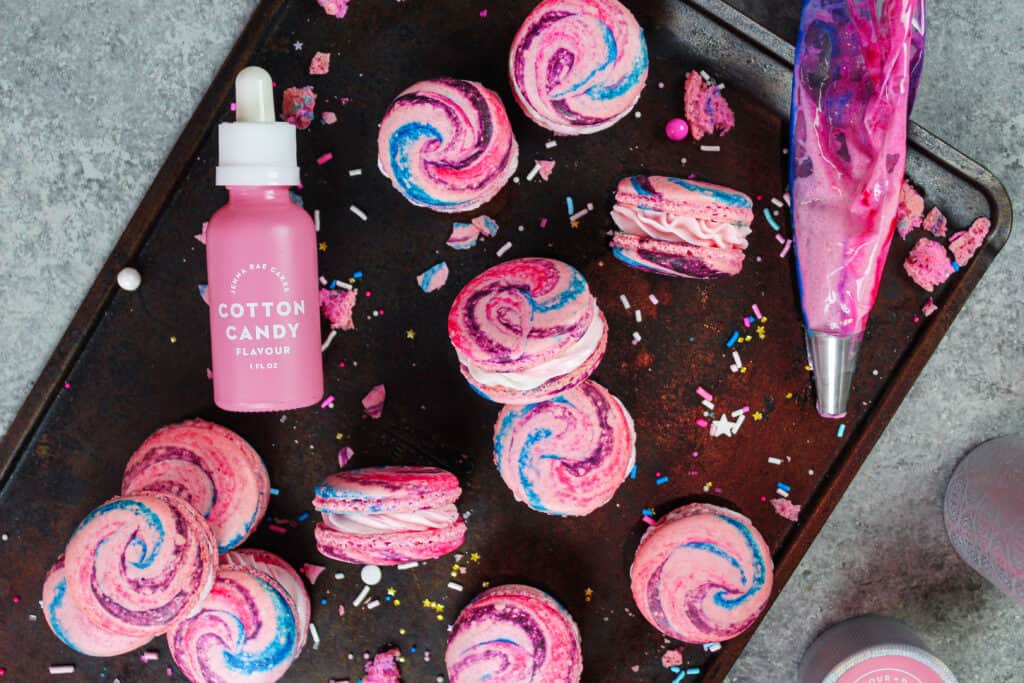 棉花糖马卡龙的形象充满了棉花糖奶油