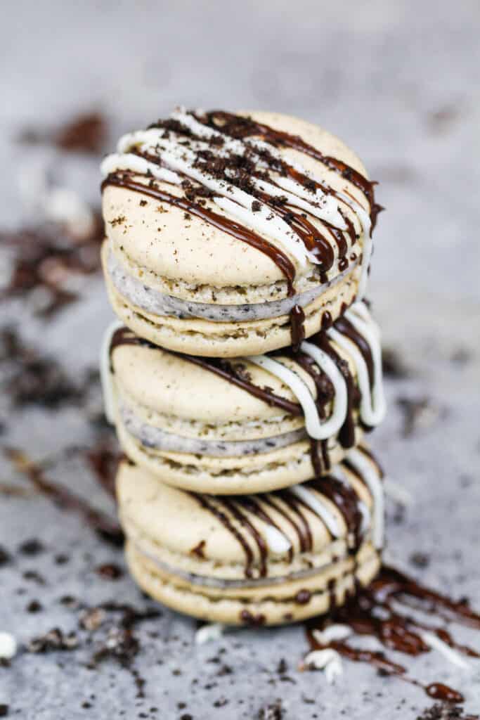 孤立在彼此顶部的奥利奥accaron的图象