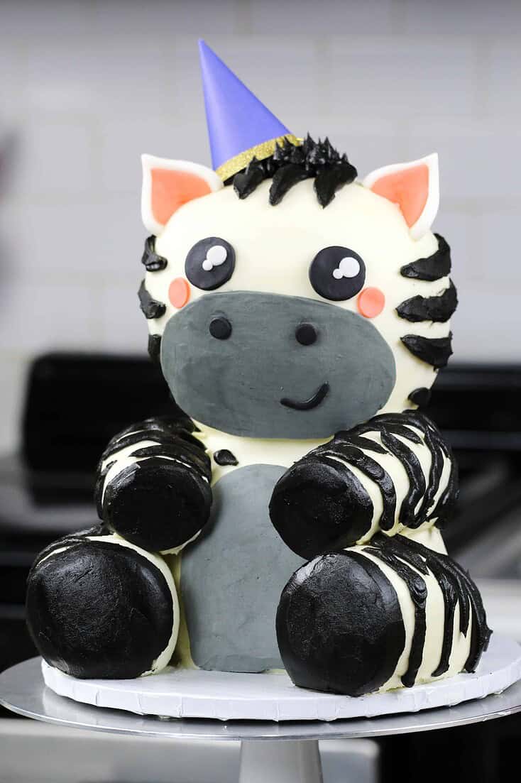 形象可爱的斑马蛋糕一个生日聚会
