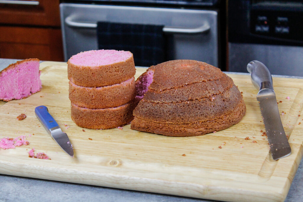 紫色的蛋糕层的形象被夷为平地,切蛋糕做一个简单的河马的头