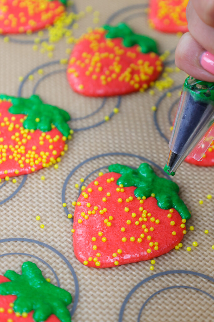 草莓马卡龙的外壳被管道