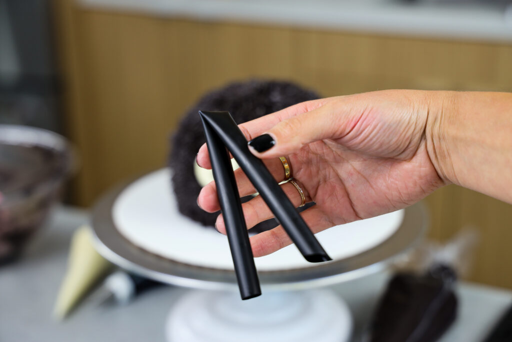 珍珠奶茶吸管的形象被弯曲的腿蜘蛛蛋糕