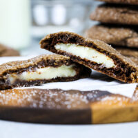 巧克力芝士蛋糕的图像被咬人偷来表现出奶油芝士蛋糕馅