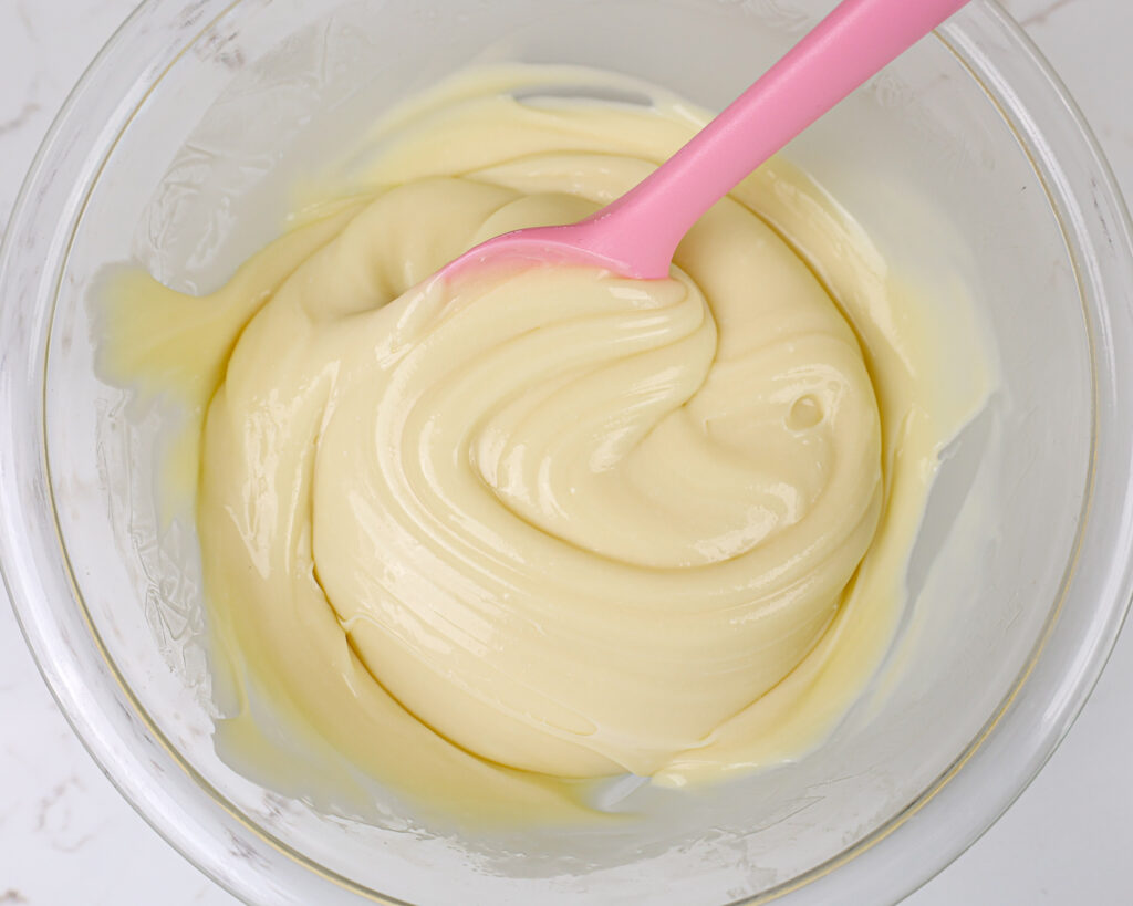 白巧克力酱的形象,被冷冻,愿被用来填补马卡龙