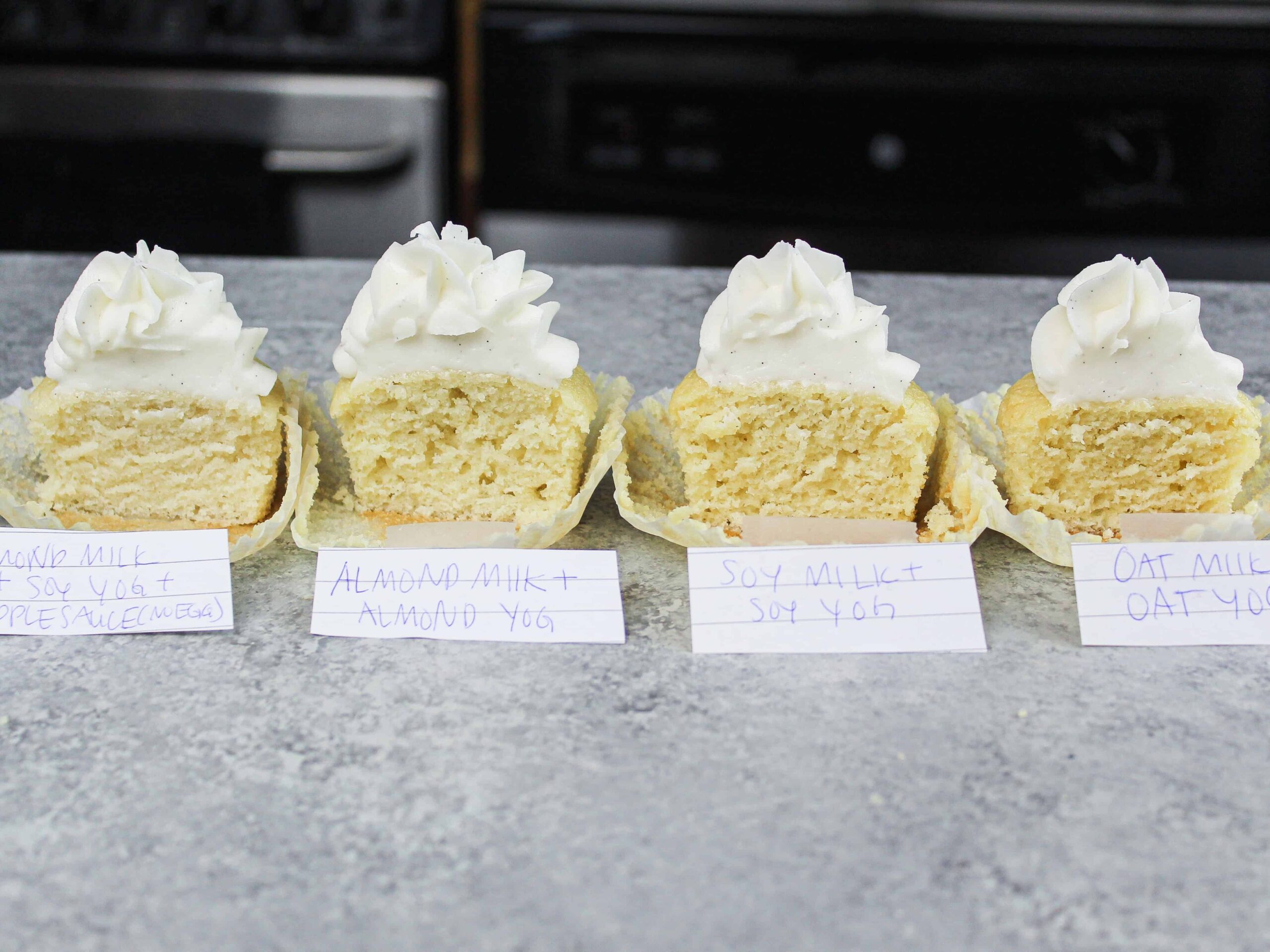 乳制品免费蛋糕的形象由不同替代牛奶,看看哪些替代乳制品最好烤