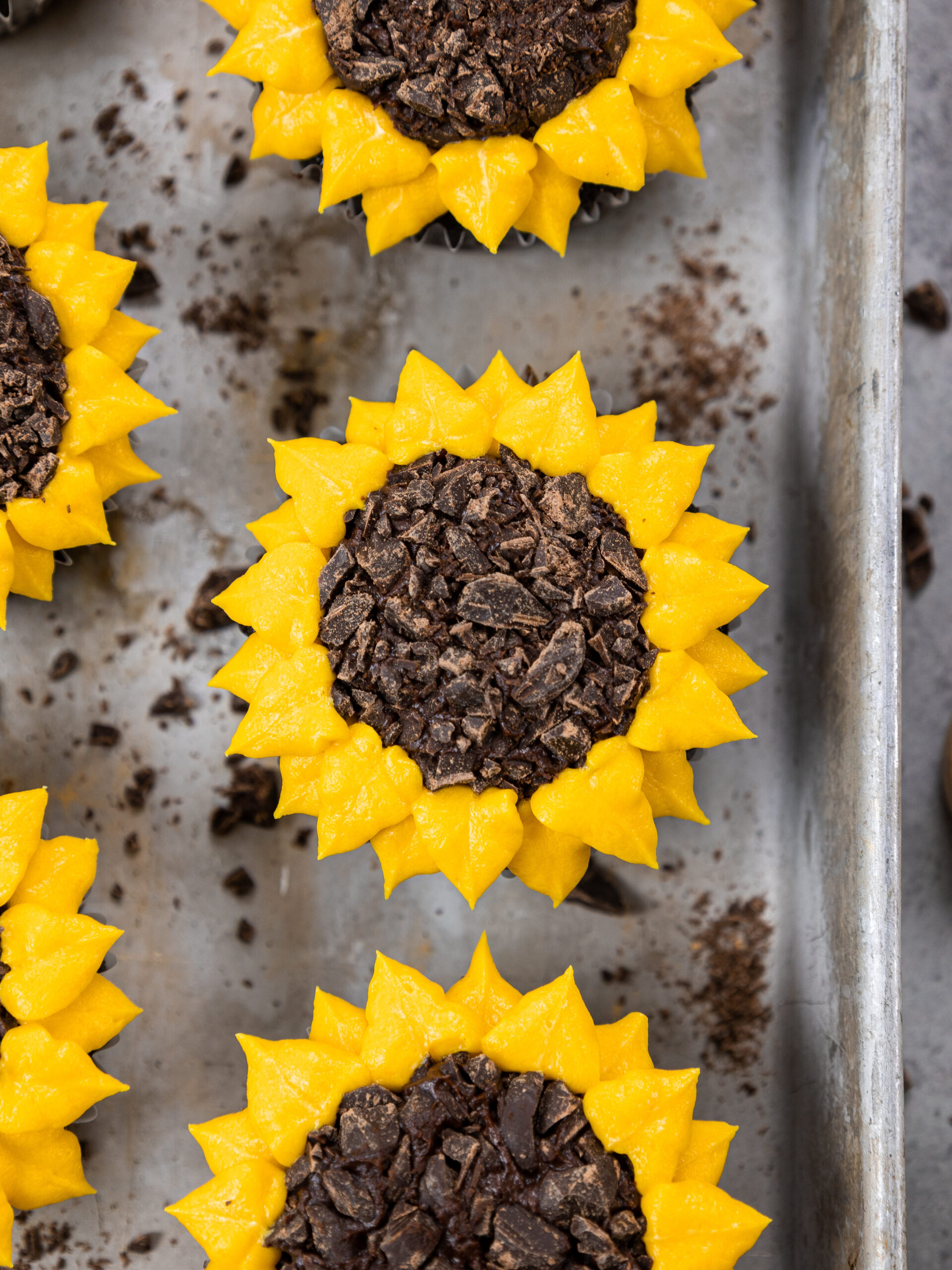 image of adorable and easy sunflower cupcakes made with buttercream frosting