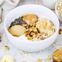 碗中的成分图像准备制作一批香蕉过夜燕麦