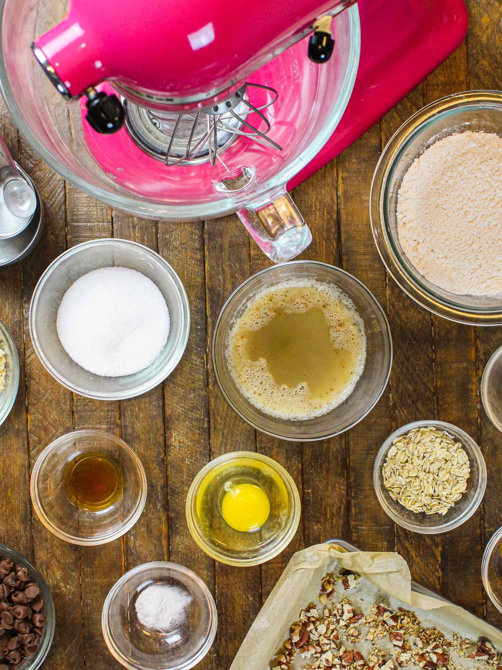 图像成分的布局做出模仿小批量版本的逸林酒店巧克力片饼干食谱